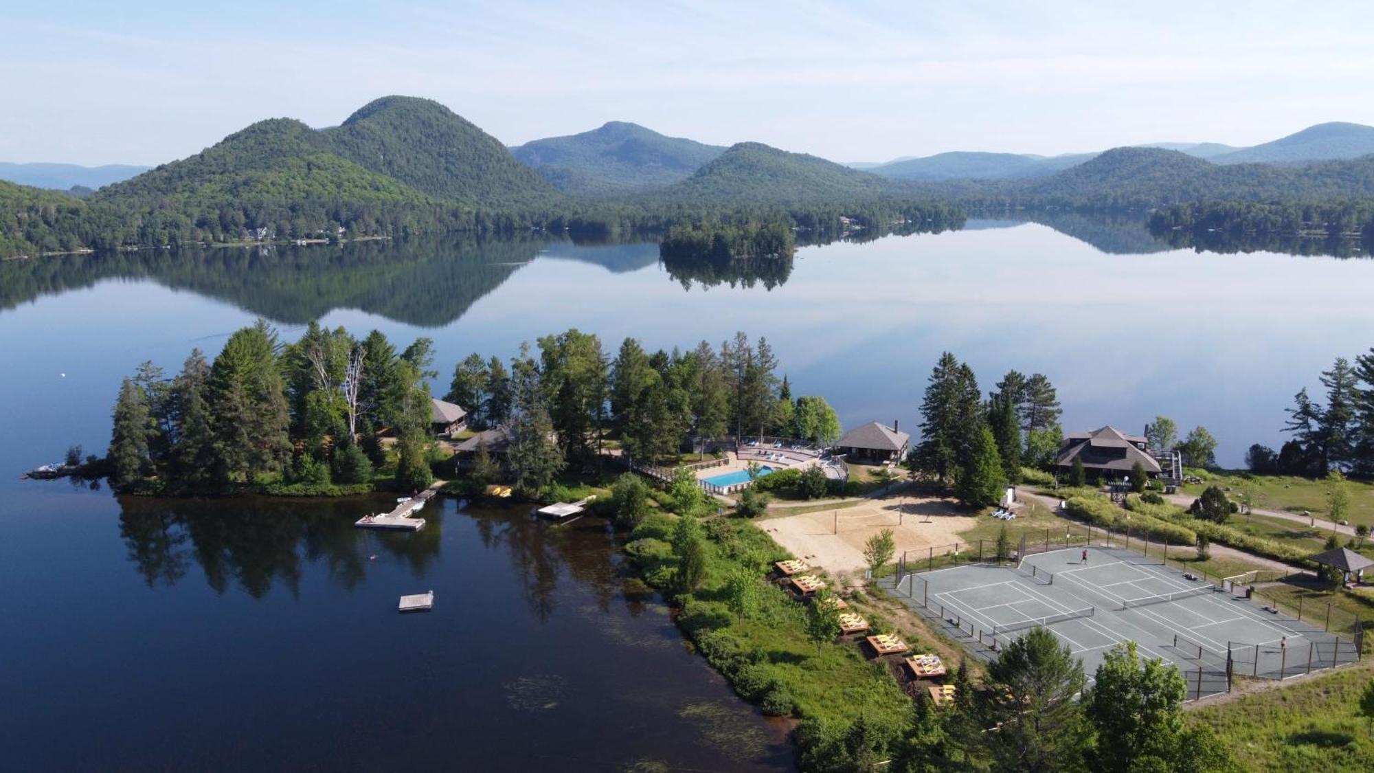 Lakefront Mountain View - Resort Loft Lac Superieur Luaran gambar
