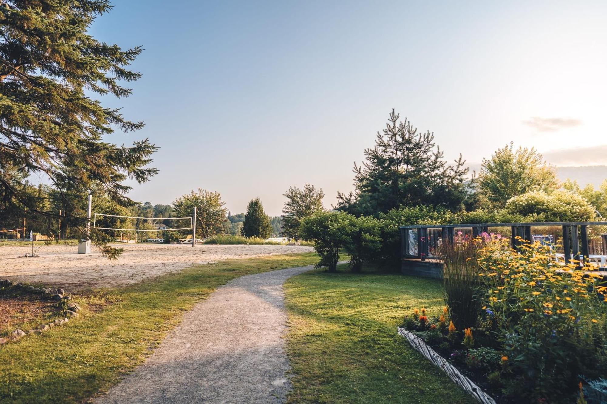Lakefront Mountain View - Resort Loft Lac Superieur Luaran gambar